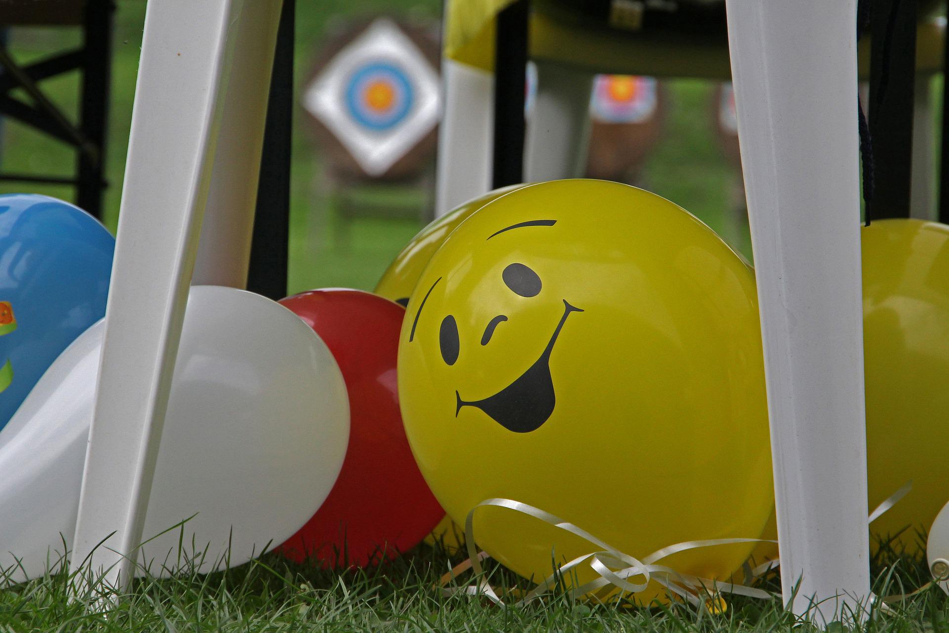 Aprenda a decorar eventos de Dia das Crianças com balões personalizados