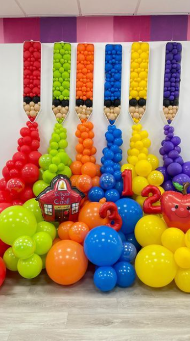 Vitrine de Dia das Crianças: decorações com balões personalizados